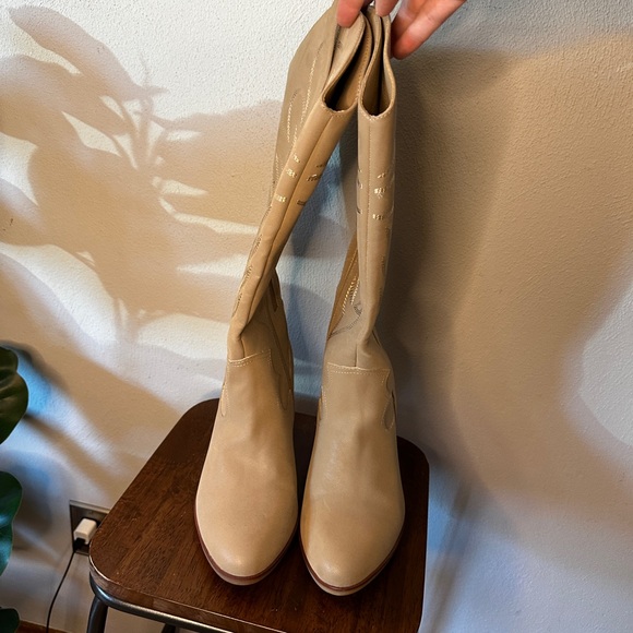 Torrid 10.5WW Wide Width Calf Tan Cowgirl Faux Suede Knee High Heel Boots - Picture 7 of 9